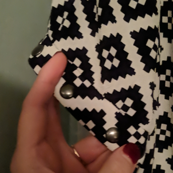 Patterned Blouse - Picture 7 of 7